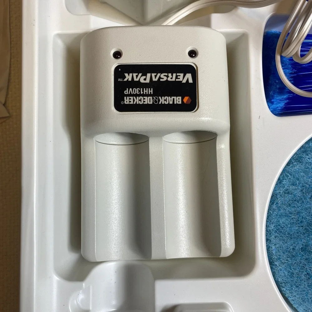 Black & Decker ScumBuster SB400 Cordless Tub Tile Scrubber VersaPak Battery Kit